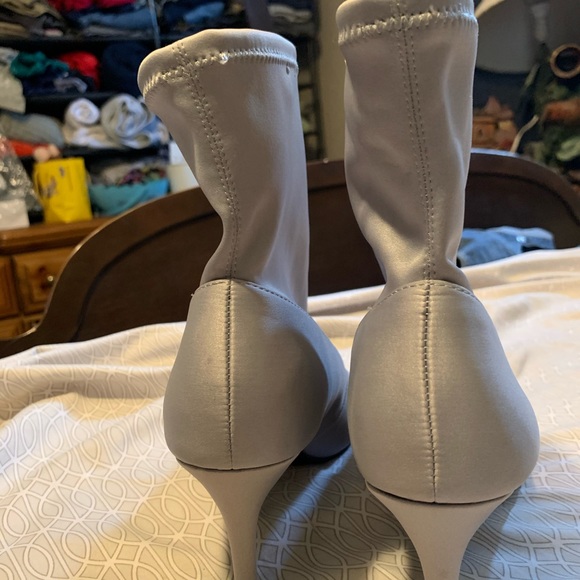 NWOT Nine West's booties. - Picture 4 of 8